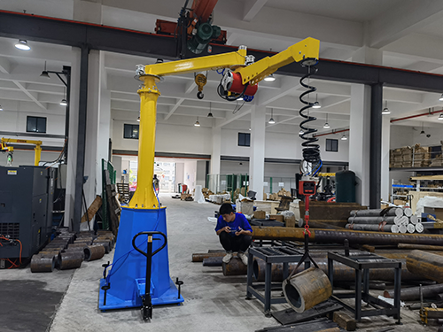 移动式折臂吊：柔性产线的“临时工位神器”